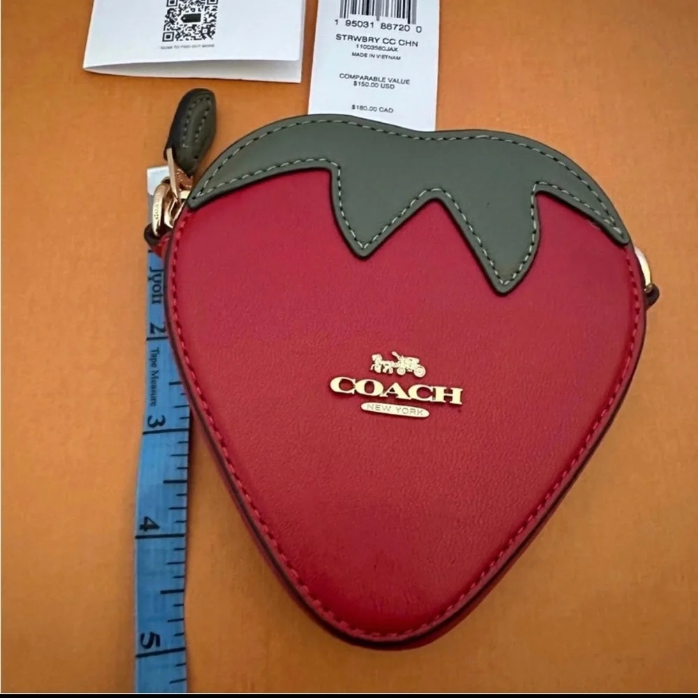 ❤️❤️❤️NEW Coach heart/strawberry shaped coin case/wallet on a chain ❤️❤️❤️ - Picture 6 of 12